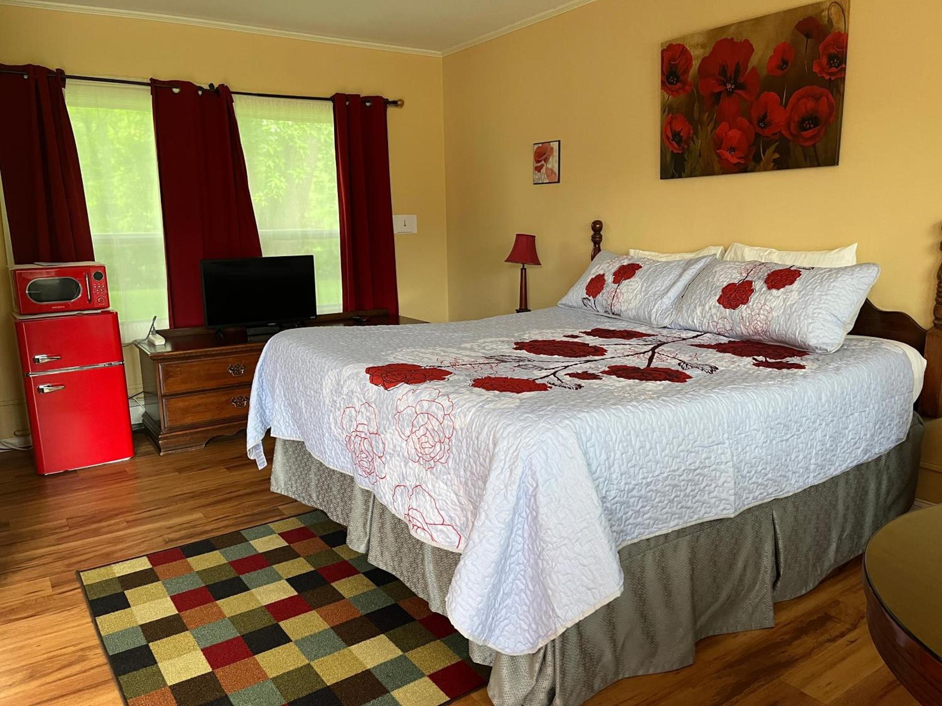 Vinehurst Inn & Suites photo 50