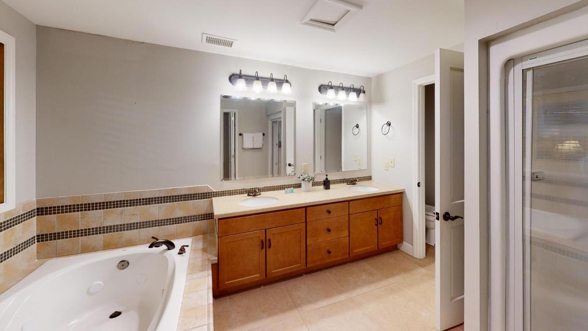 Viewpoint Condominiums photo 81