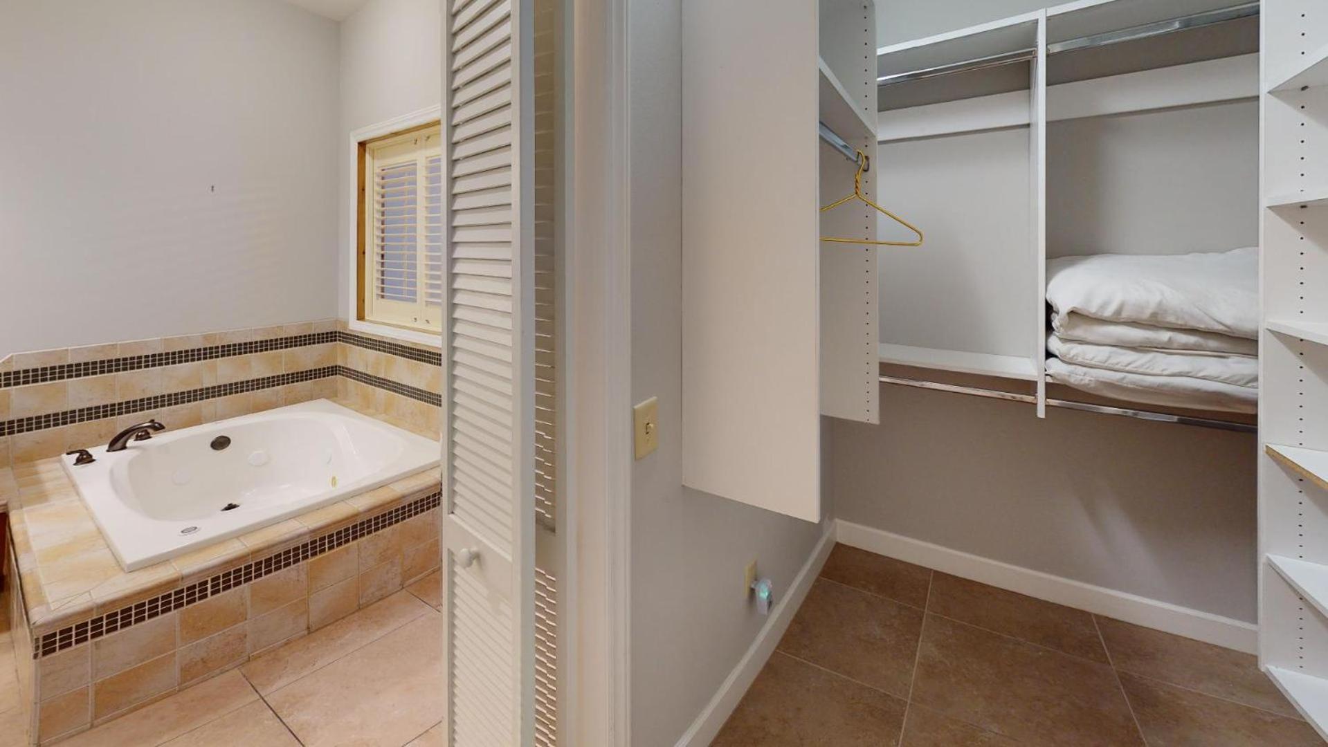Viewpoint Condominiums photo 86