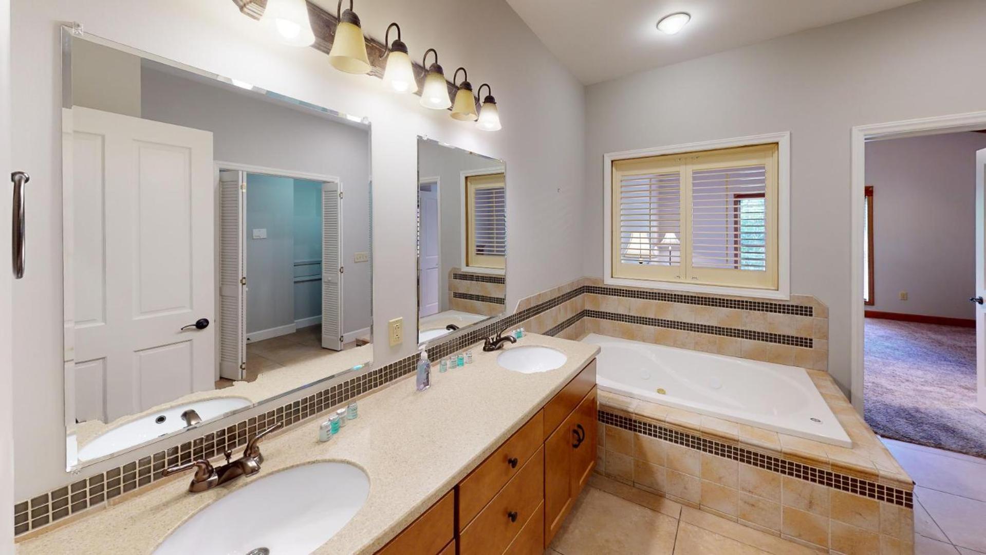 Viewpoint Condominiums photo 85