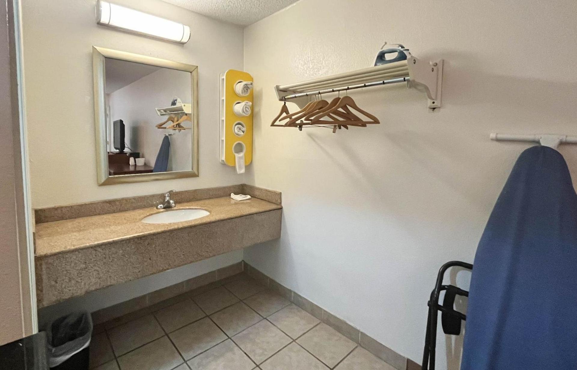 Studio 6 Suites Dayton OH Englewood photo 2