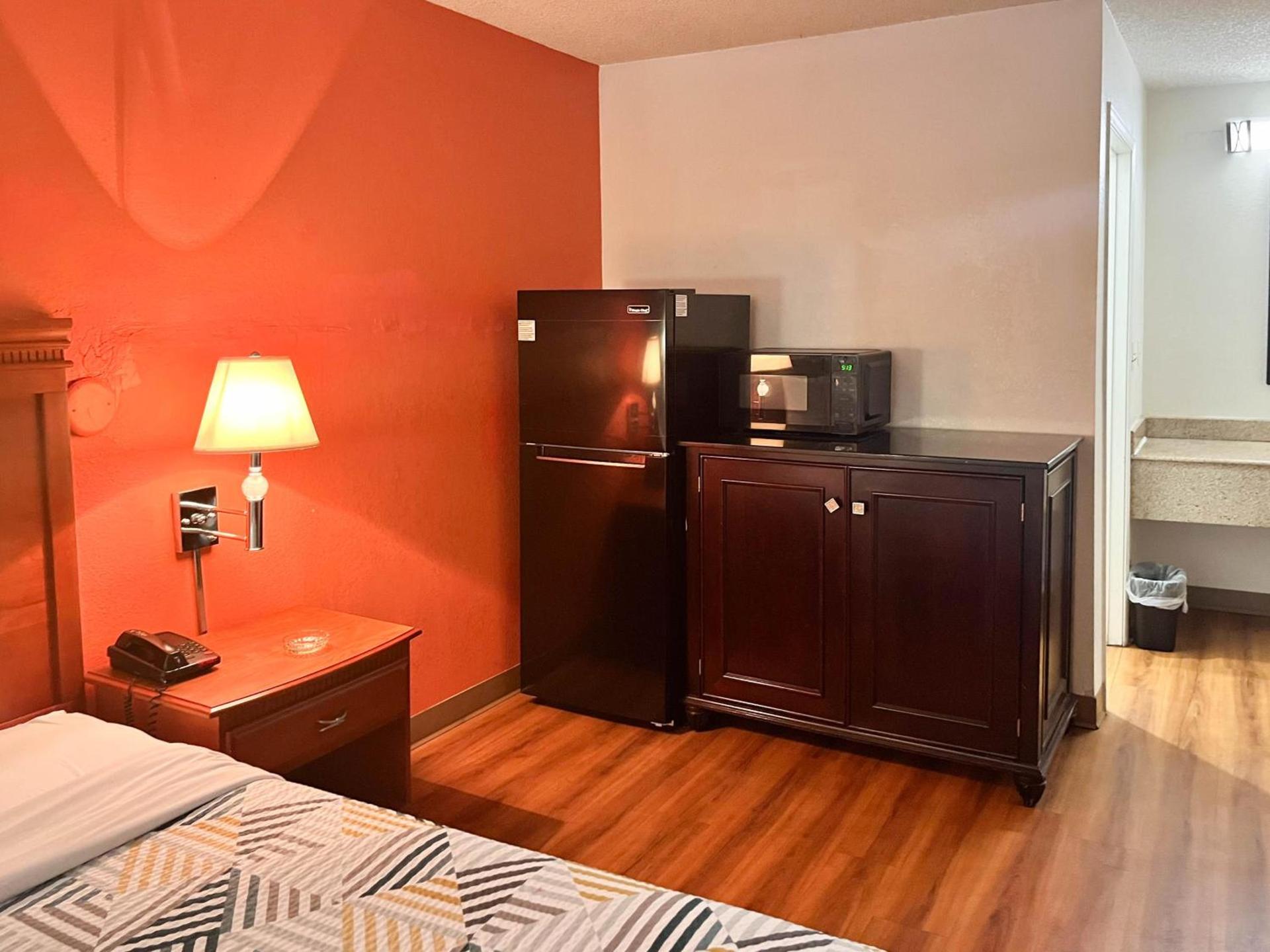 Studio 6 Suites Dayton OH Englewood photo 5