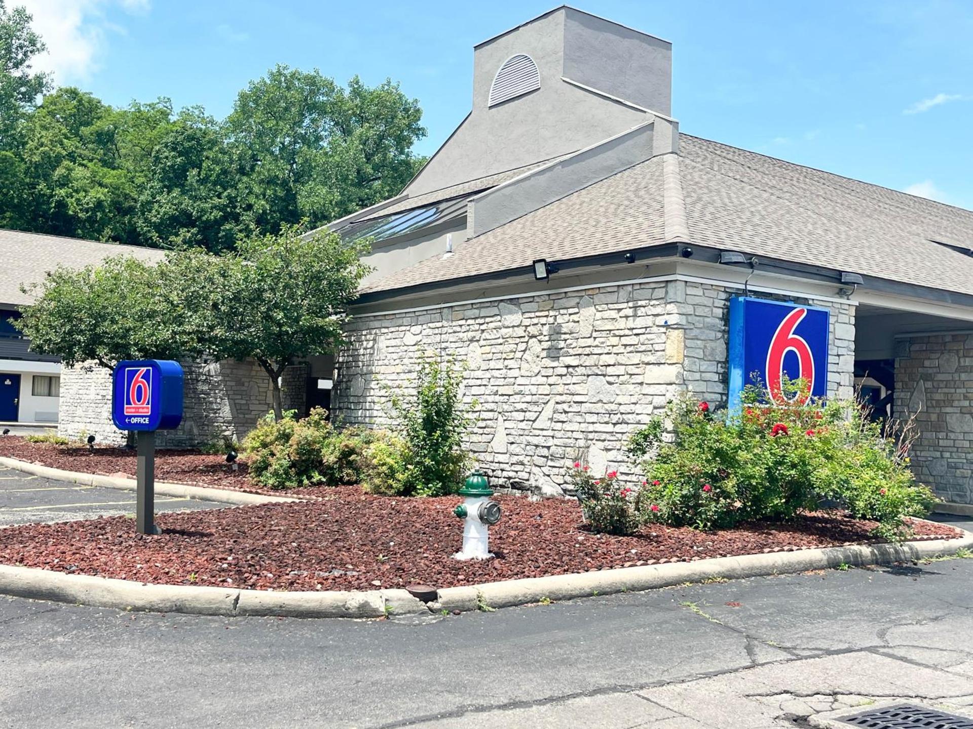 Studio 6 Suites Dayton OH Englewood photo 1