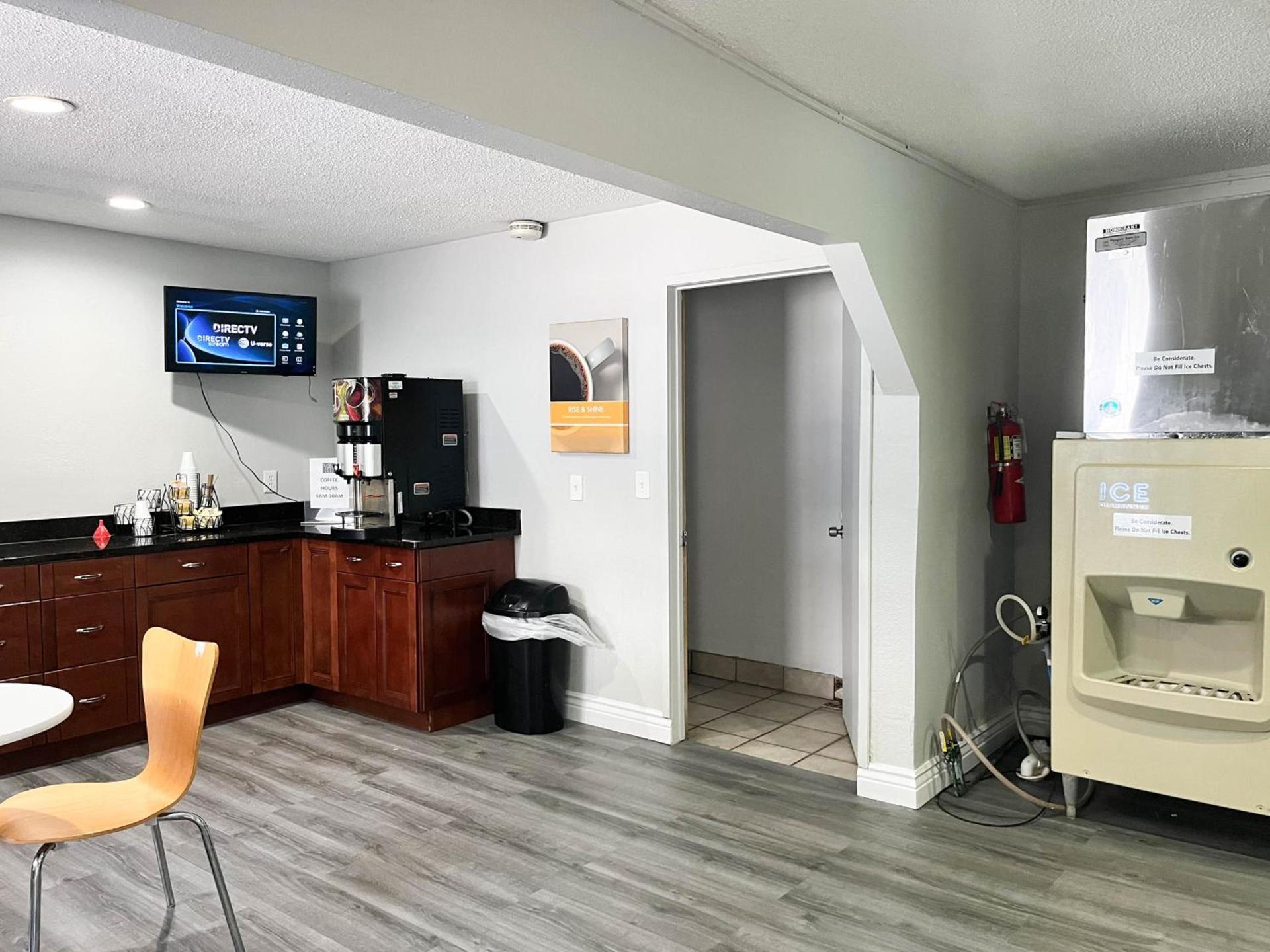 Studio 6 Suites Dayton OH Englewood photo 7