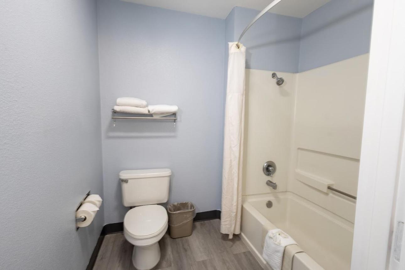 Quality Inn & Suites Tulare photo 16