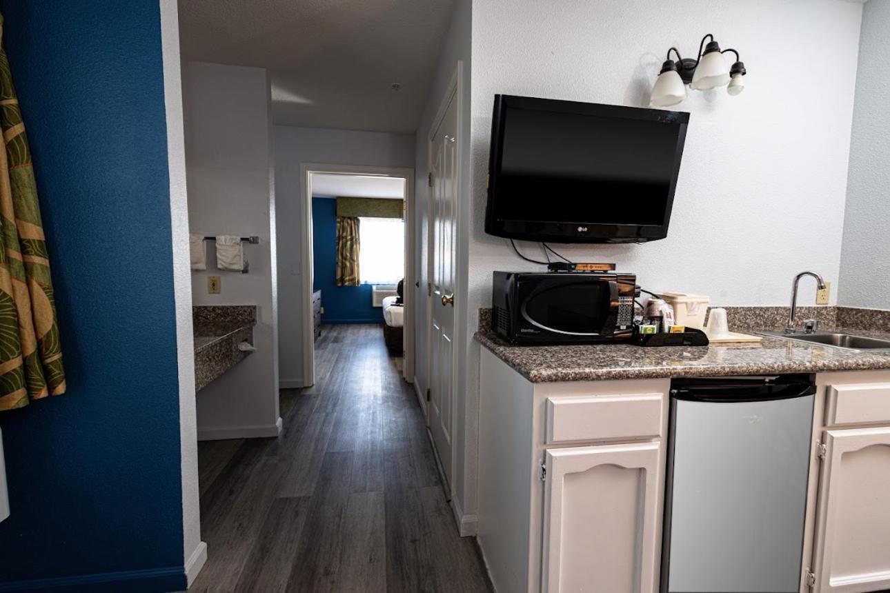 Quality Inn & Suites Tulare photo 12