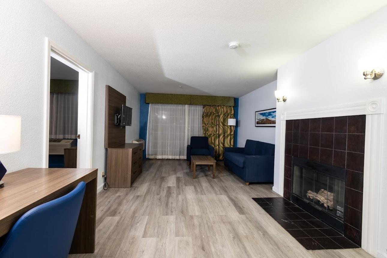 Quality Inn & Suites Tulare photo 15