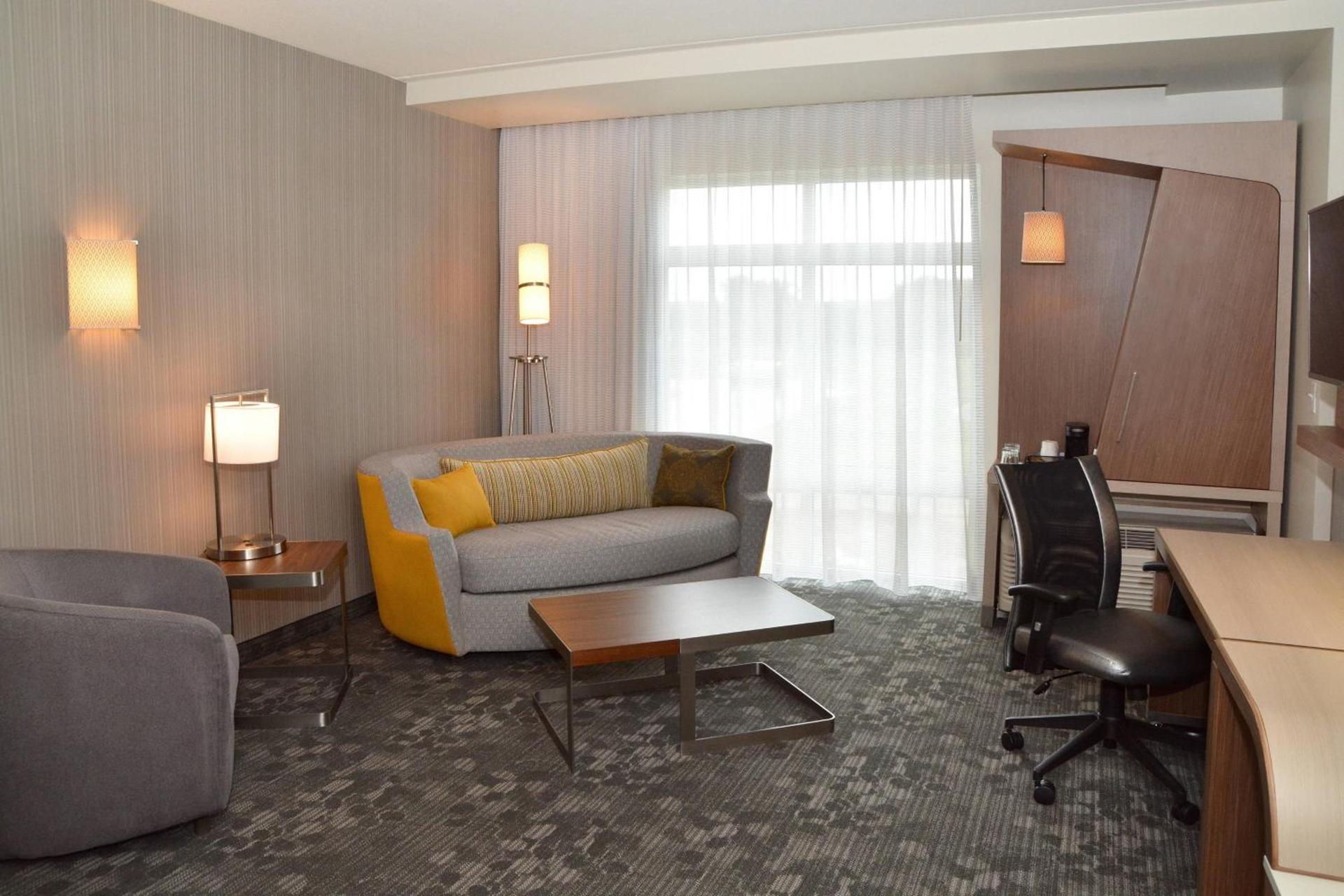 Courtyard by Marriott Youngstown Canfield photo 10