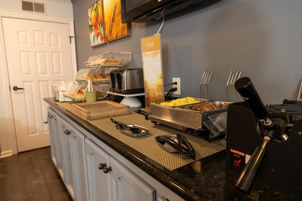 Quality Inn & Suites Tulare photo 18