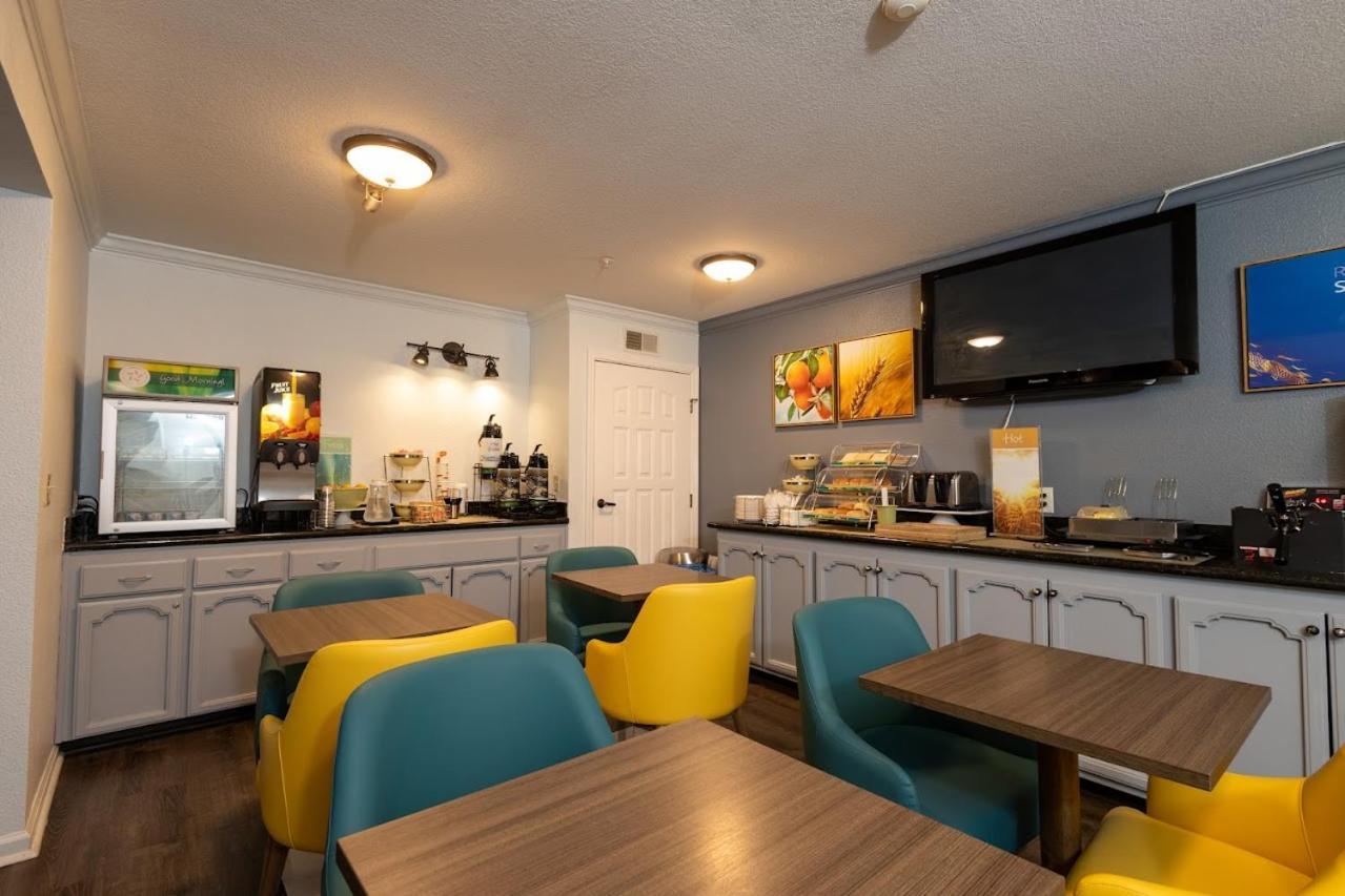 Quality Inn & Suites Tulare photo 17