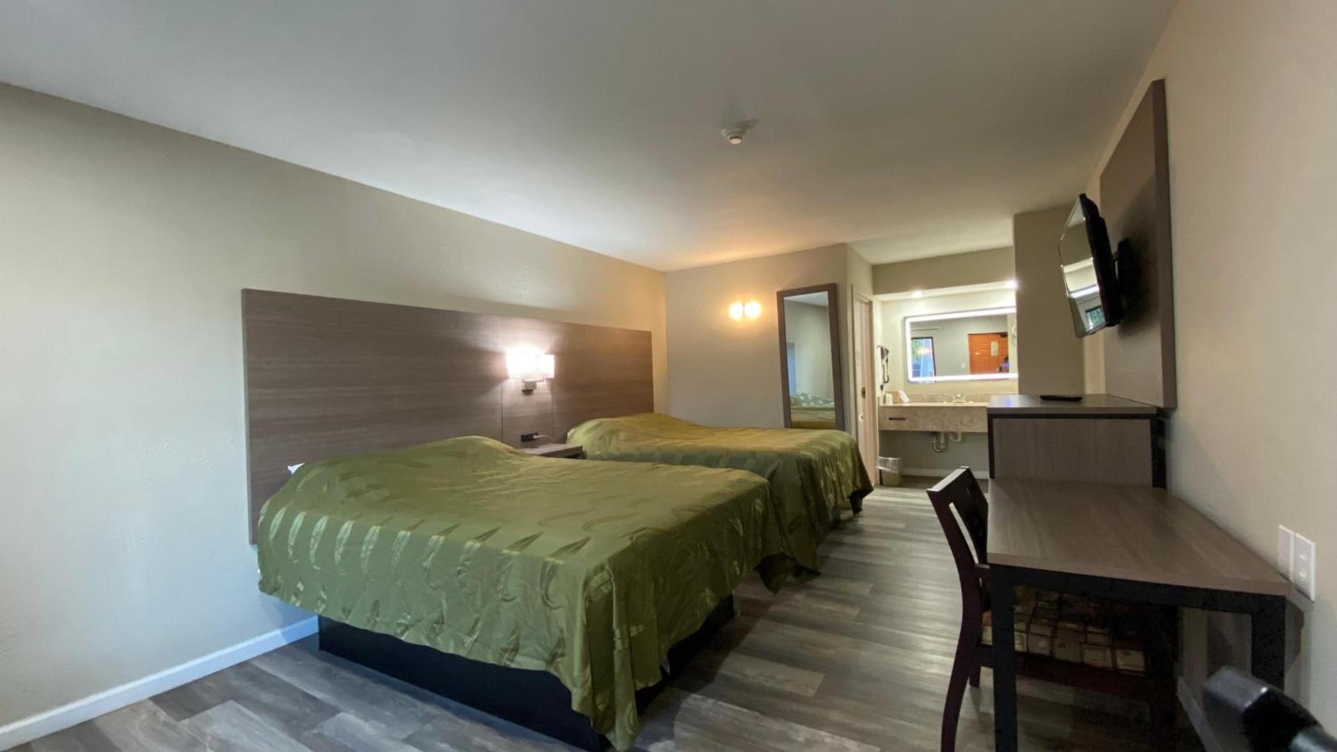 Brentwood Inn & Suites photo 11