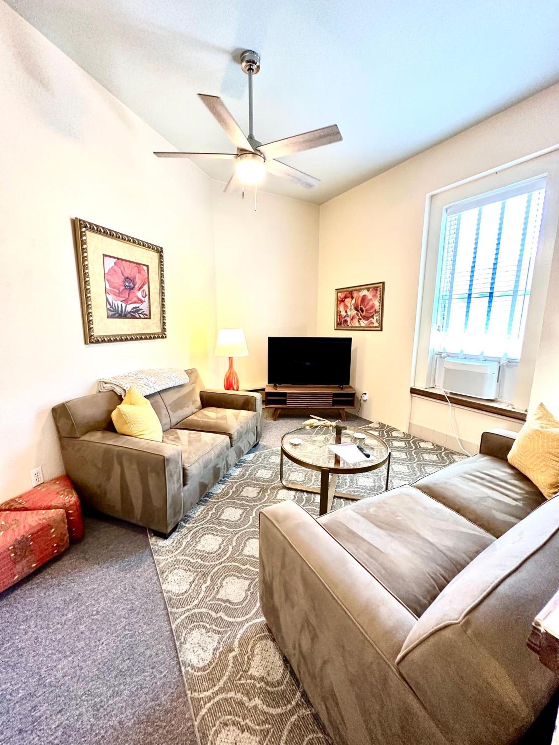 Bisbee Brownstone Suites photo 86
