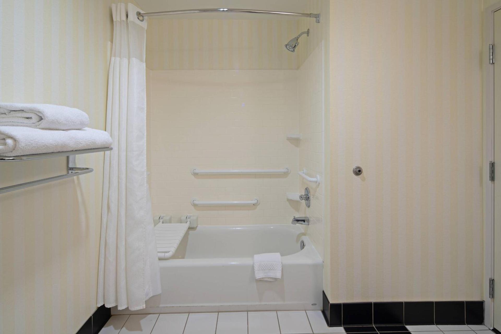 Fairfield Inn & Suites Seattle Bremerton photo 12