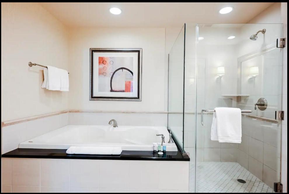 Signature MGM Suite with Strip and Sphere View photo 9