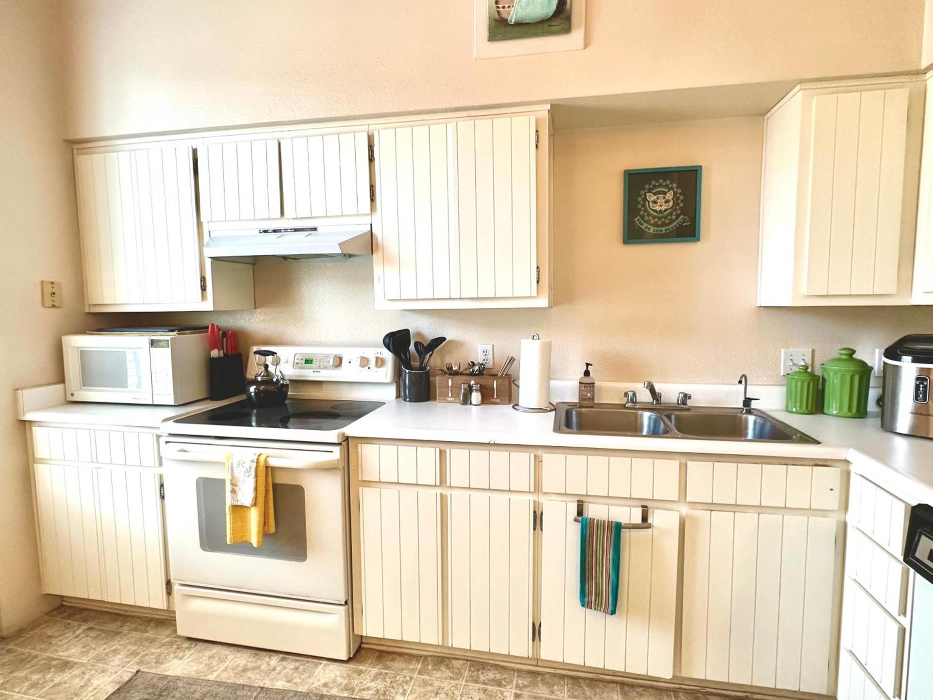 Bisbee Brownstone Suites photo 90