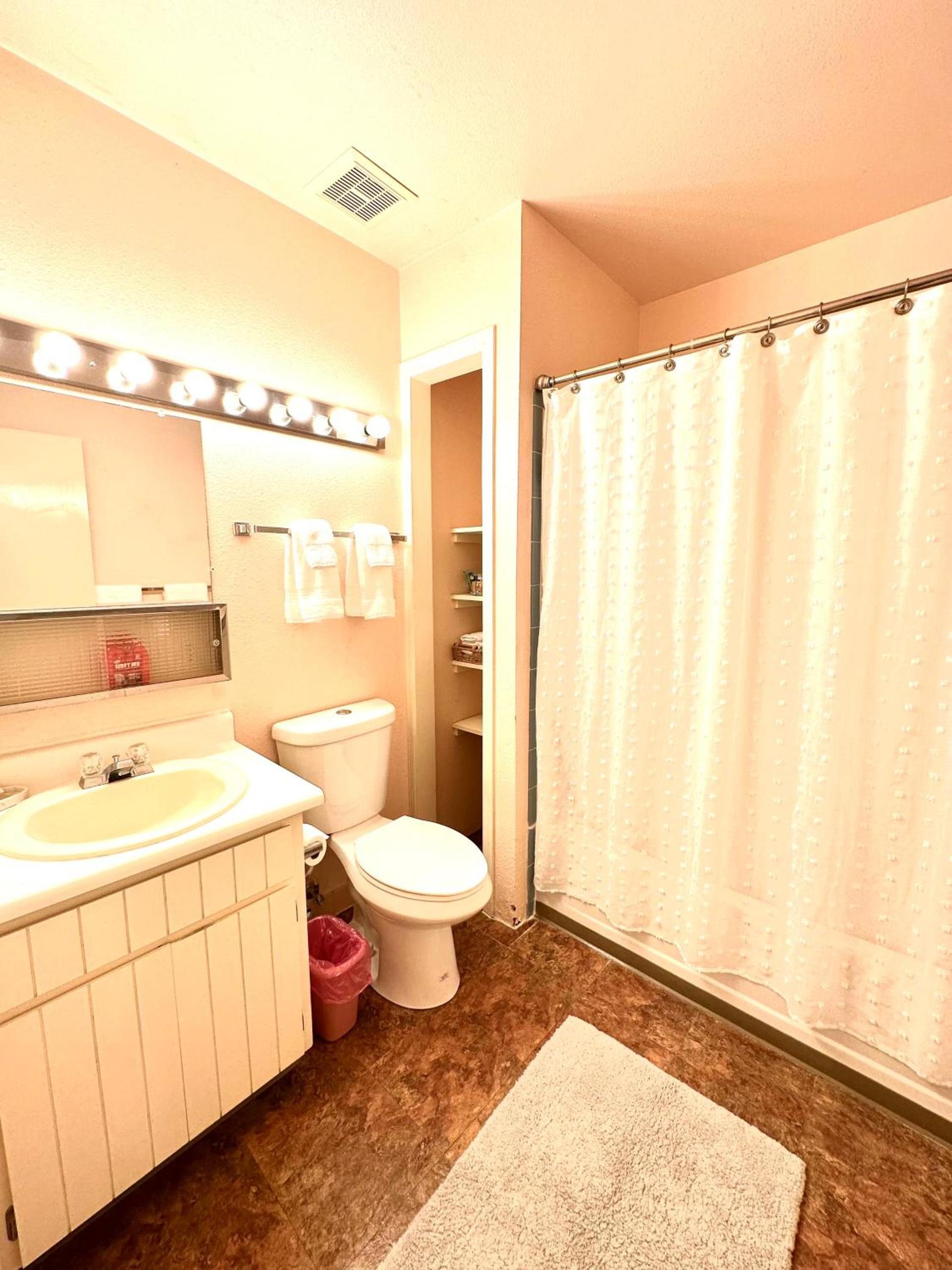 Bisbee Brownstone Suites photo 92