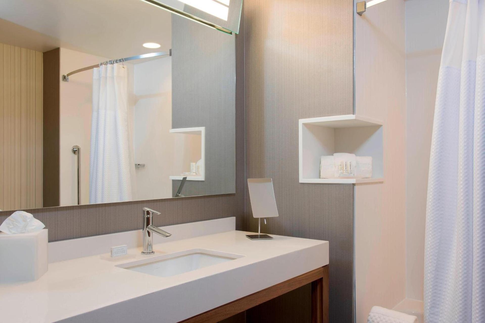 Courtyard by Marriott Holland Downtown photo 12