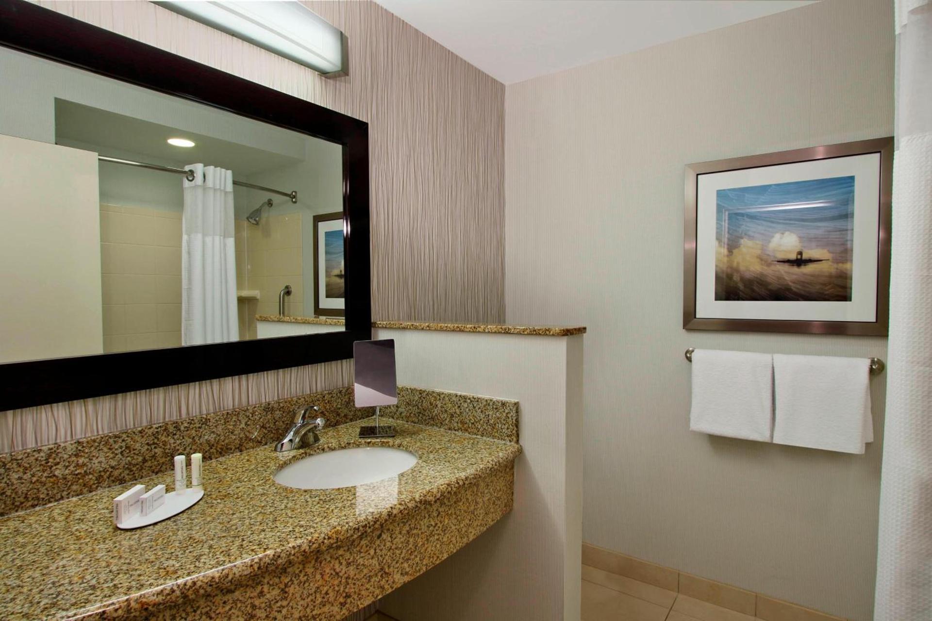 Courtyard by Marriott Atlanta Airport West photo 16