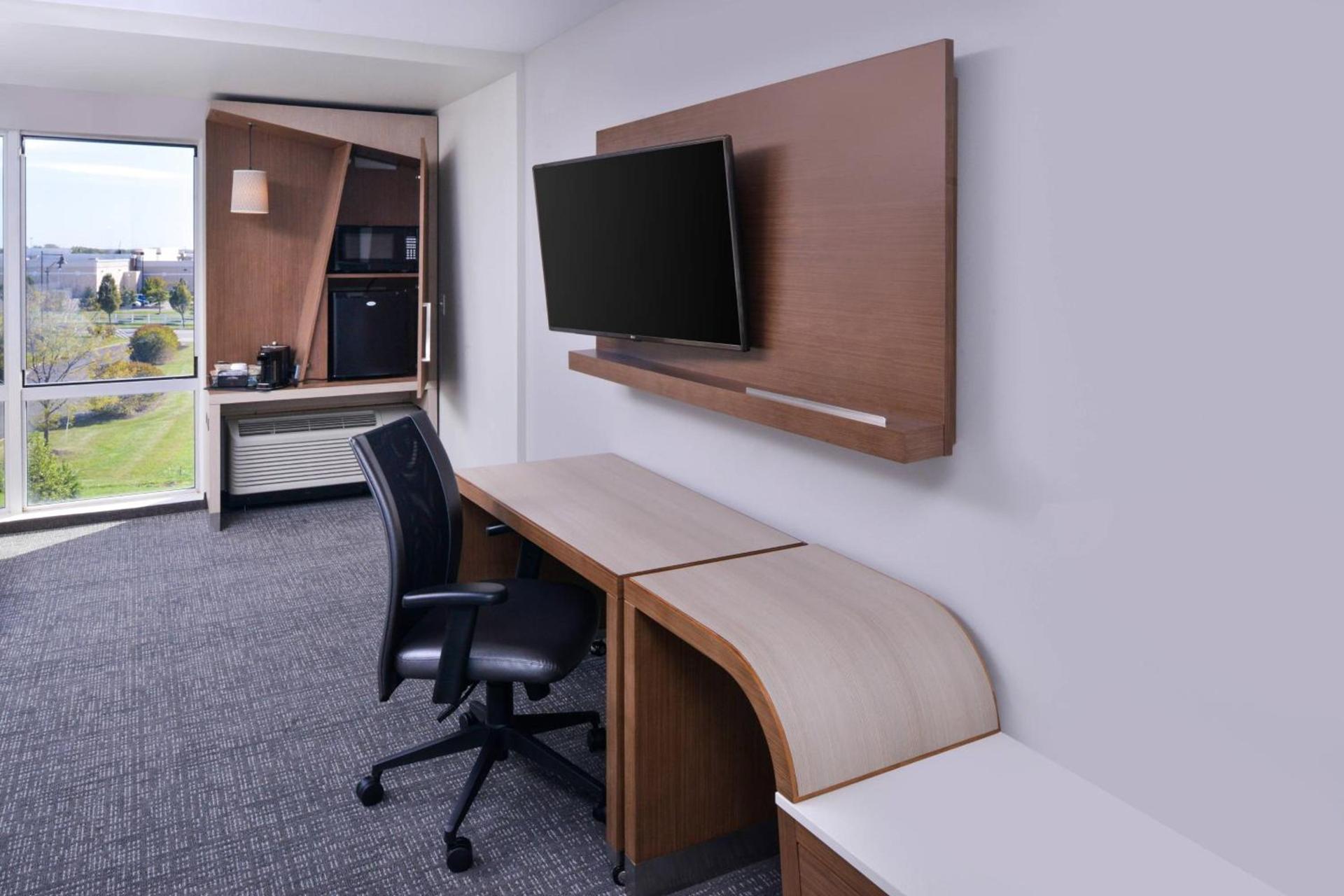 Courtyard by Marriott Columbus Grove City photo 11