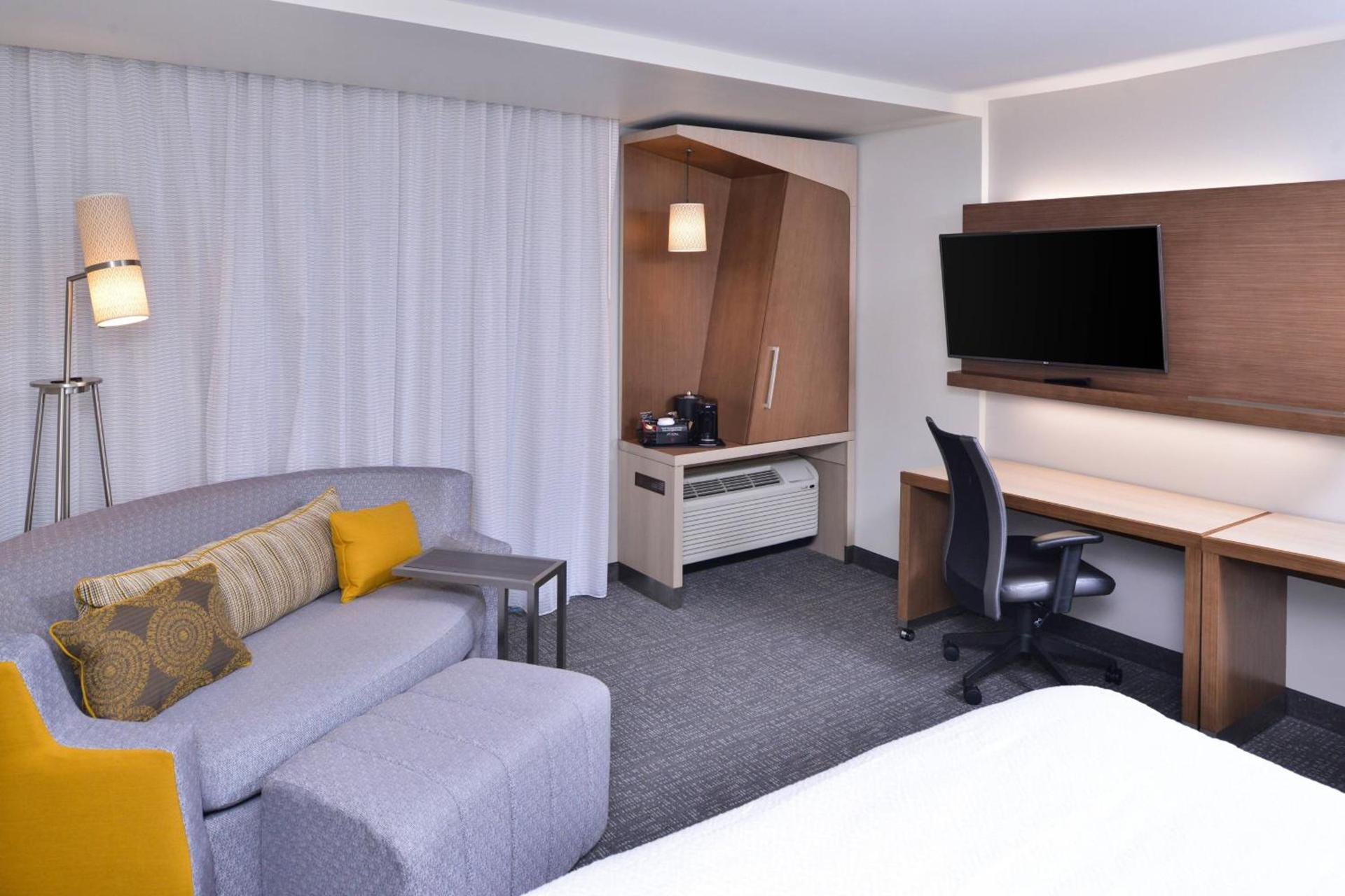 Courtyard by Marriott Columbus Grove City photo 14