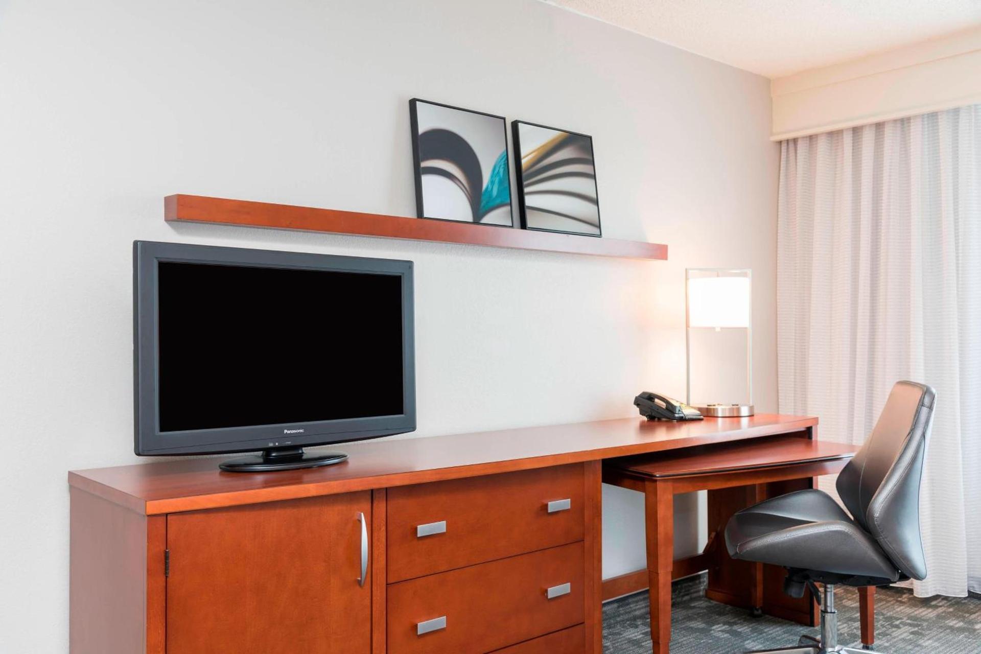 Courtyard by Marriott Louisville Downtown photo 10