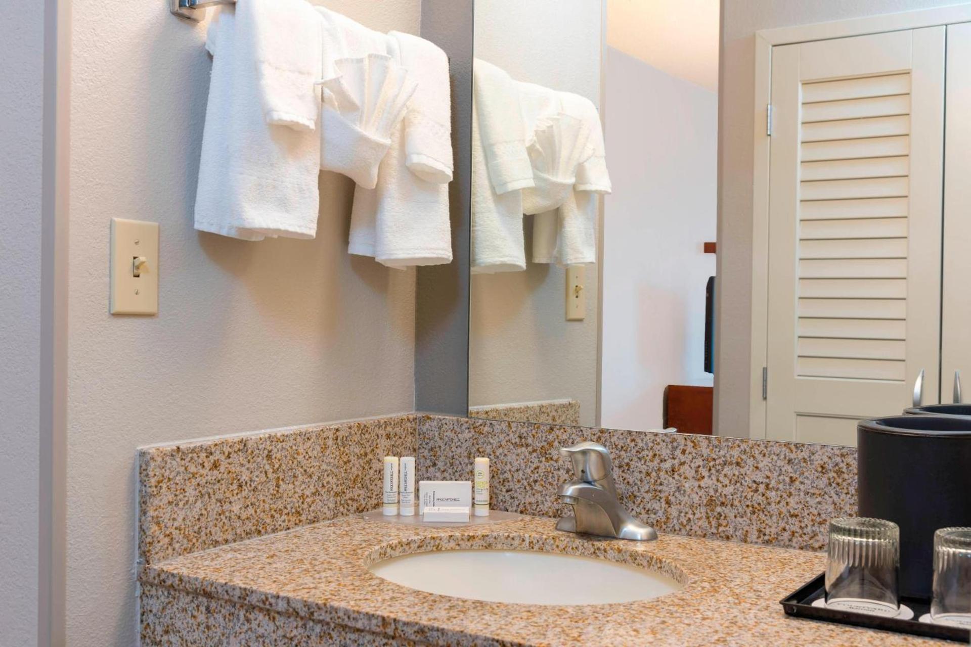 Courtyard by Marriott Louisville Downtown photo 13
