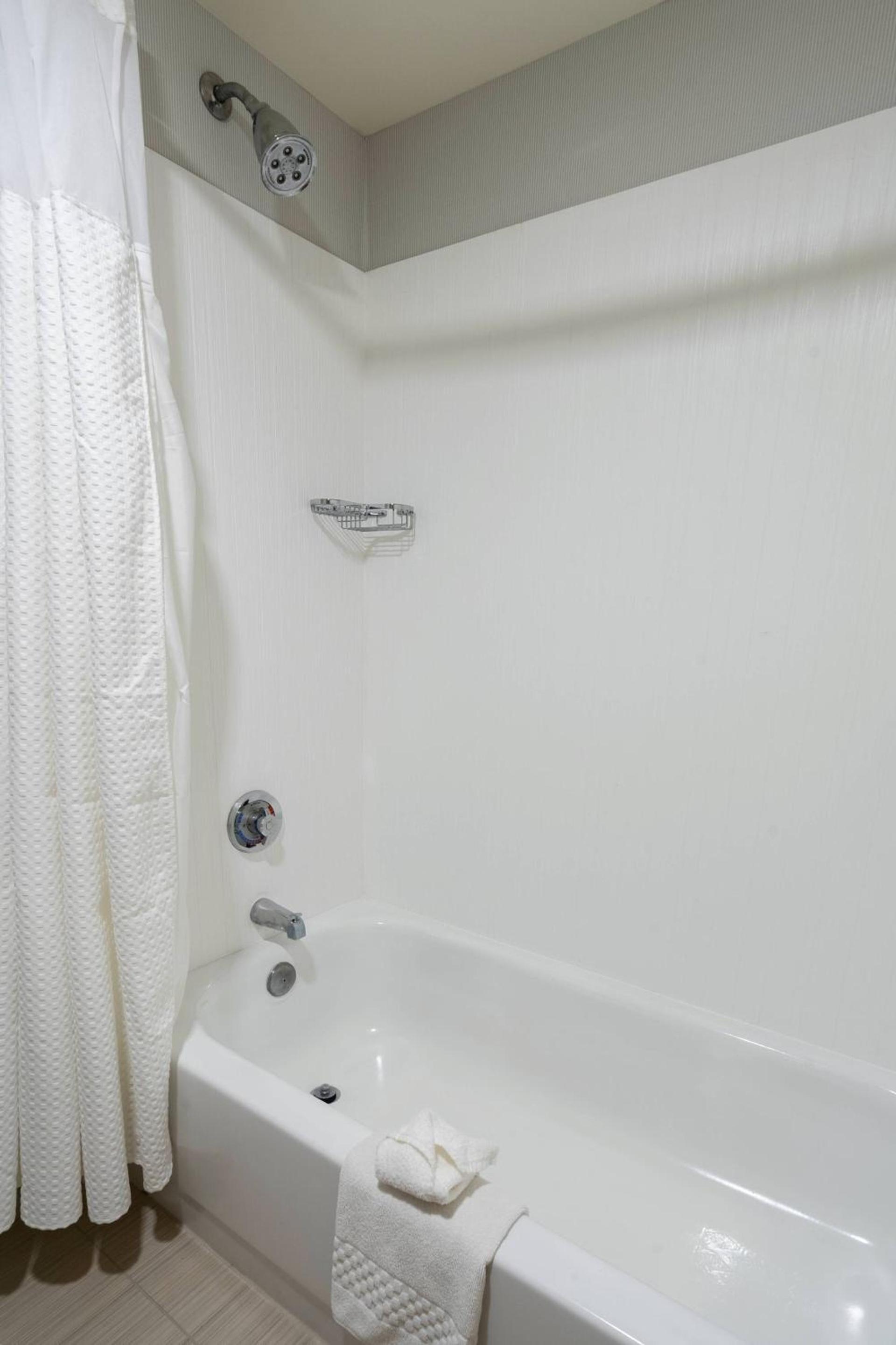 Courtyard by Marriott Cleveland Willoughby photo 10