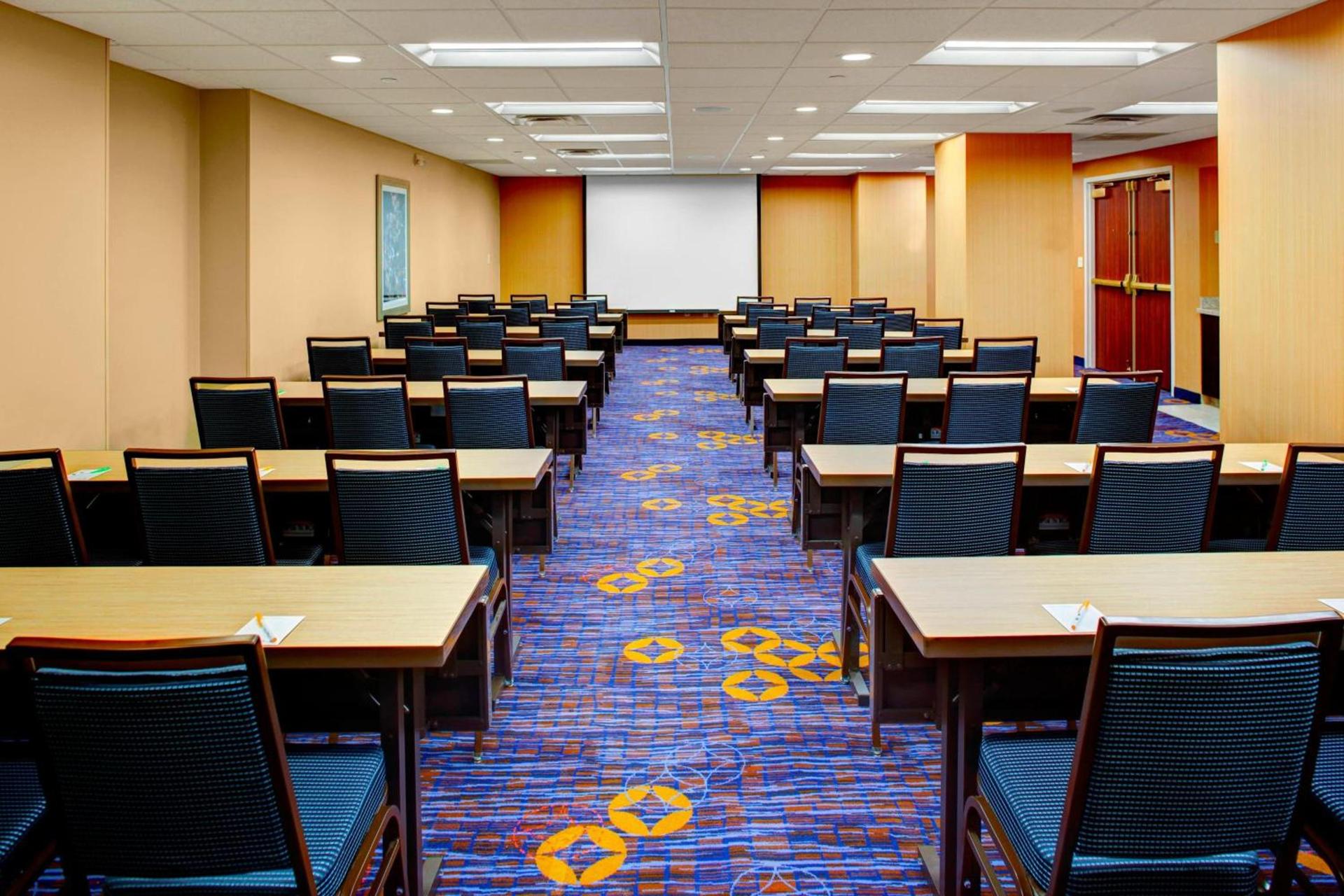 Courtyard by Marriott Columbus Downtown photo 35