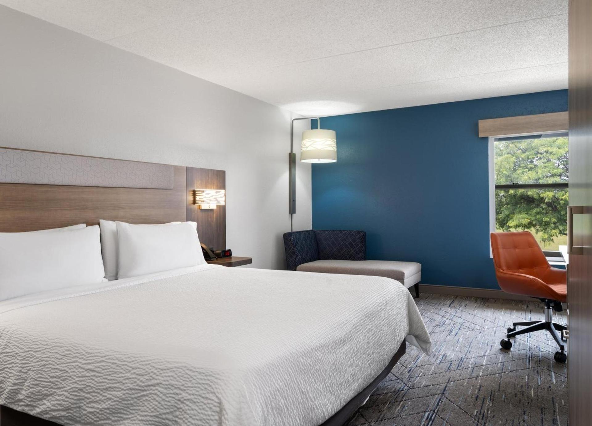 Holiday Inn Express Indianapolis Airport by IHG photo 52