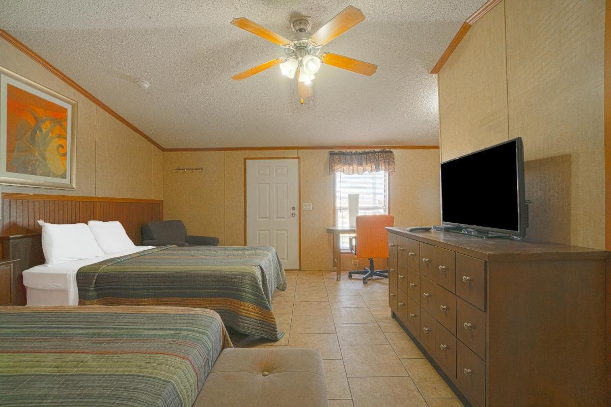 Grand Eagle Ford Lodge & RV Park Nixon By OYO photo 2