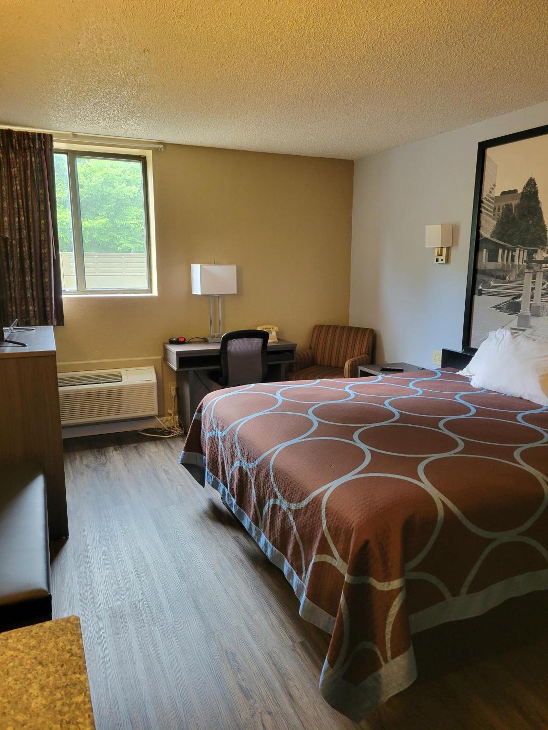 Super 8 by Wyndham Sullivan photo 13