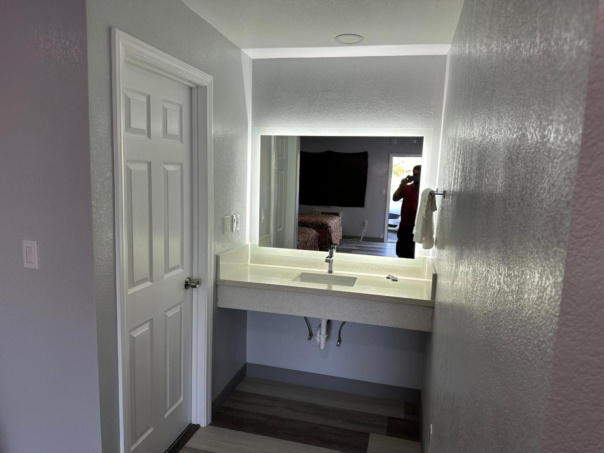 Rancho Motel - Ontario Airport photo 2