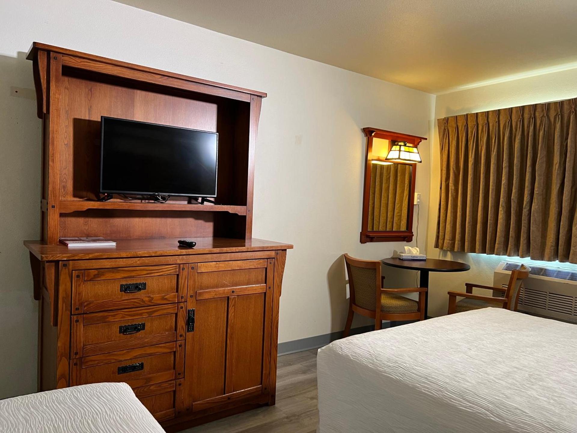 The Junction Hotel and Hostel photo 33