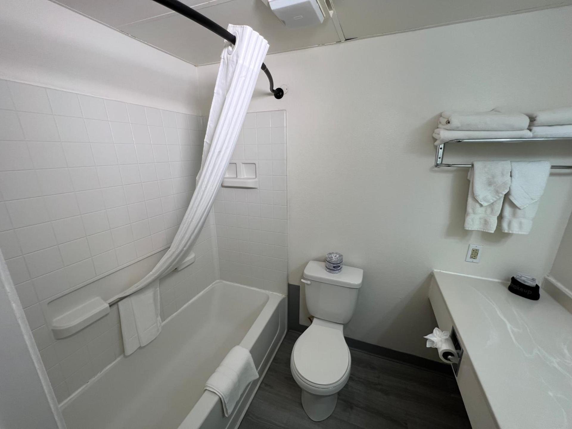 The Junction Hotel and Hostel photo 27