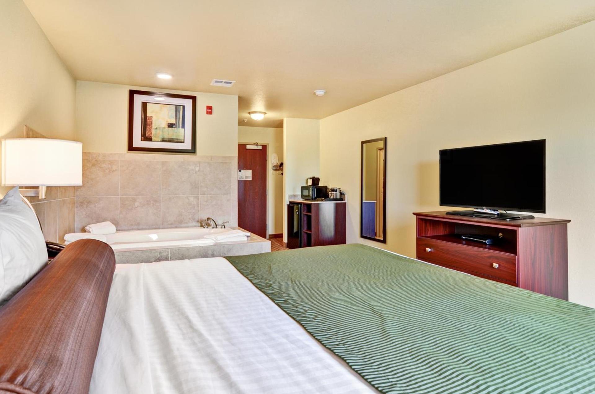 Cobblestone Inn & Suites - Ambridge, PA photo 8