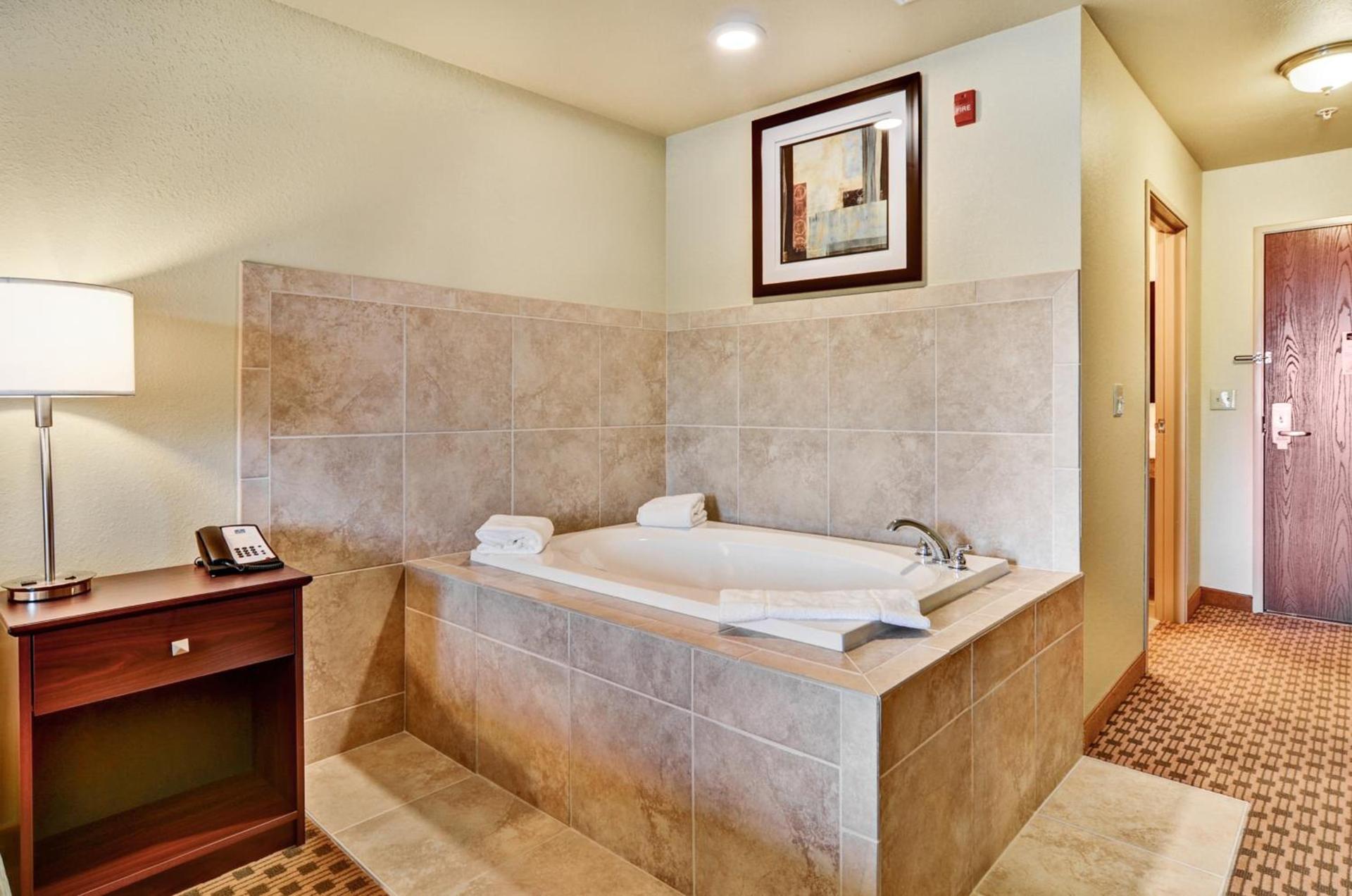 Cobblestone Inn & Suites - Ambridge, PA photo 25