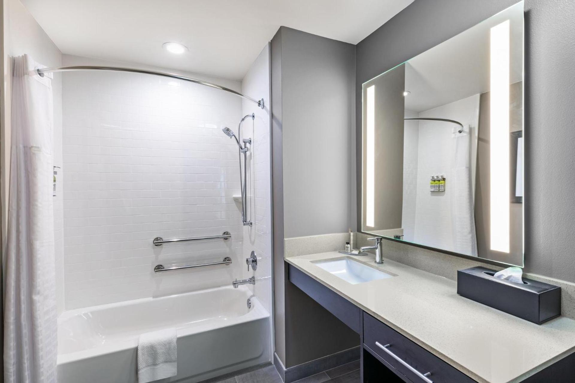 Staybridge Suites - Houston IAH Airport East by IHG photo 6