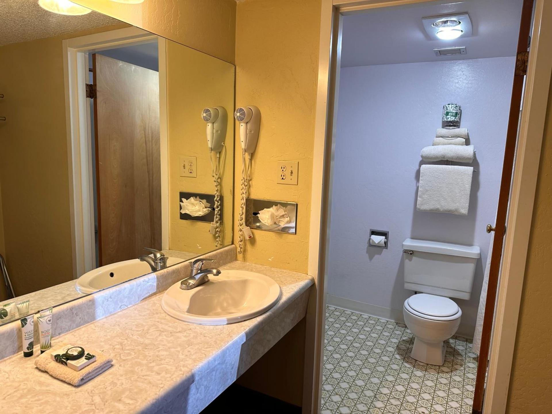 Gateway Lodge photo 13