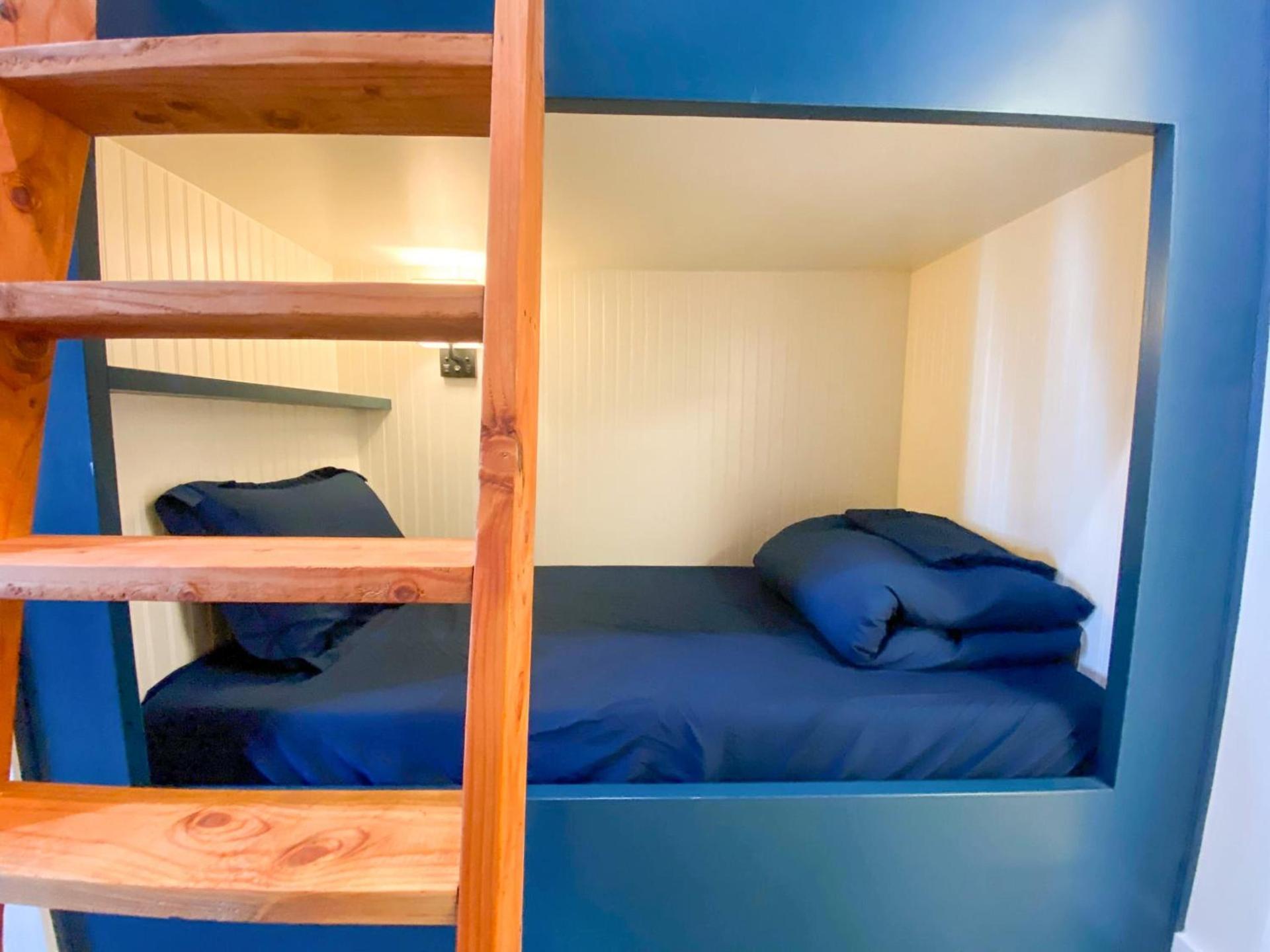 ITH Santa Barbara Surf Hostel photo 33