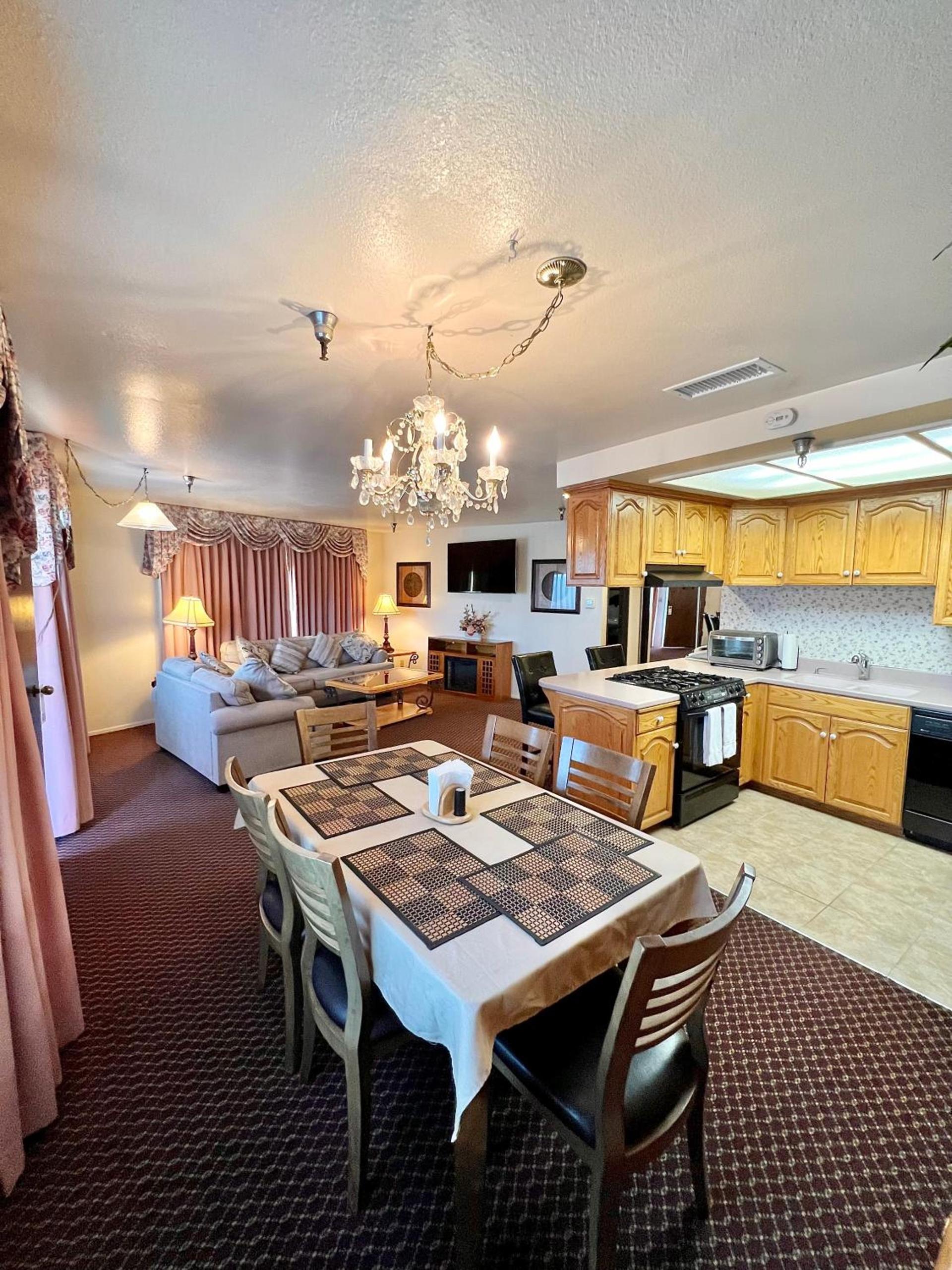 Oakridge Inn photo 28