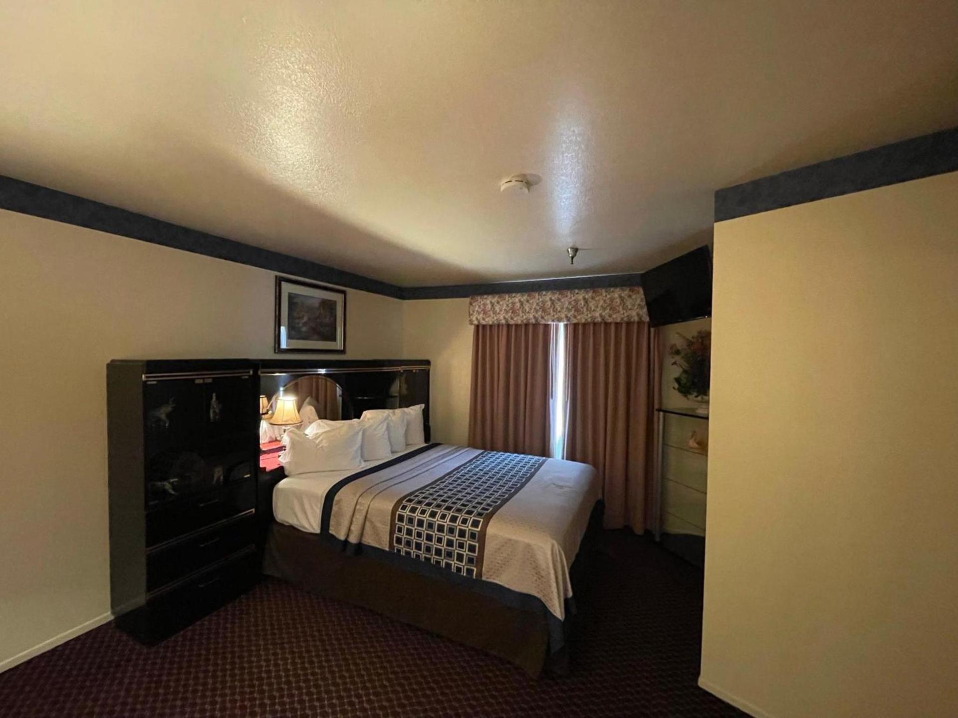 Oakridge Inn photo 24