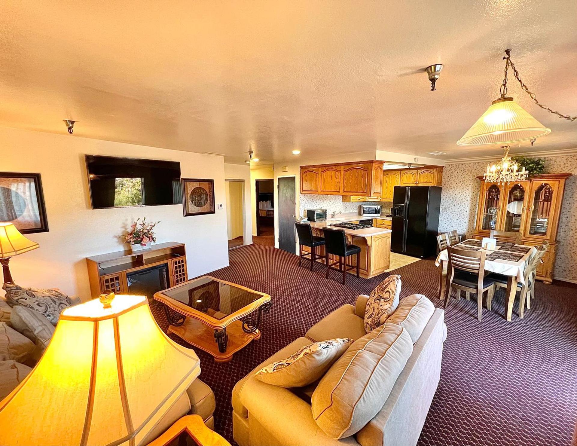 Oakridge Inn photo 25