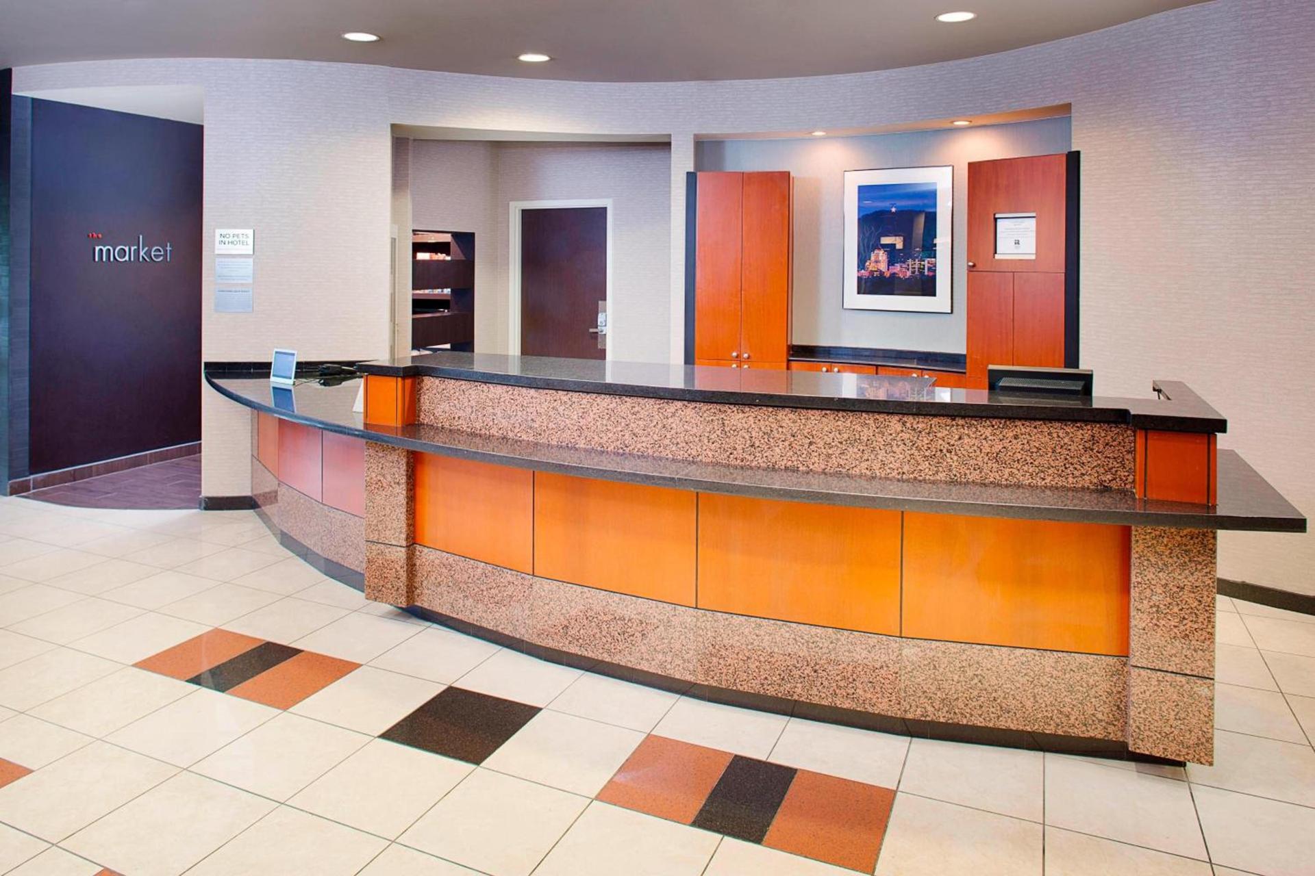 Courtyard by Marriott Roanoke Airport photo 2