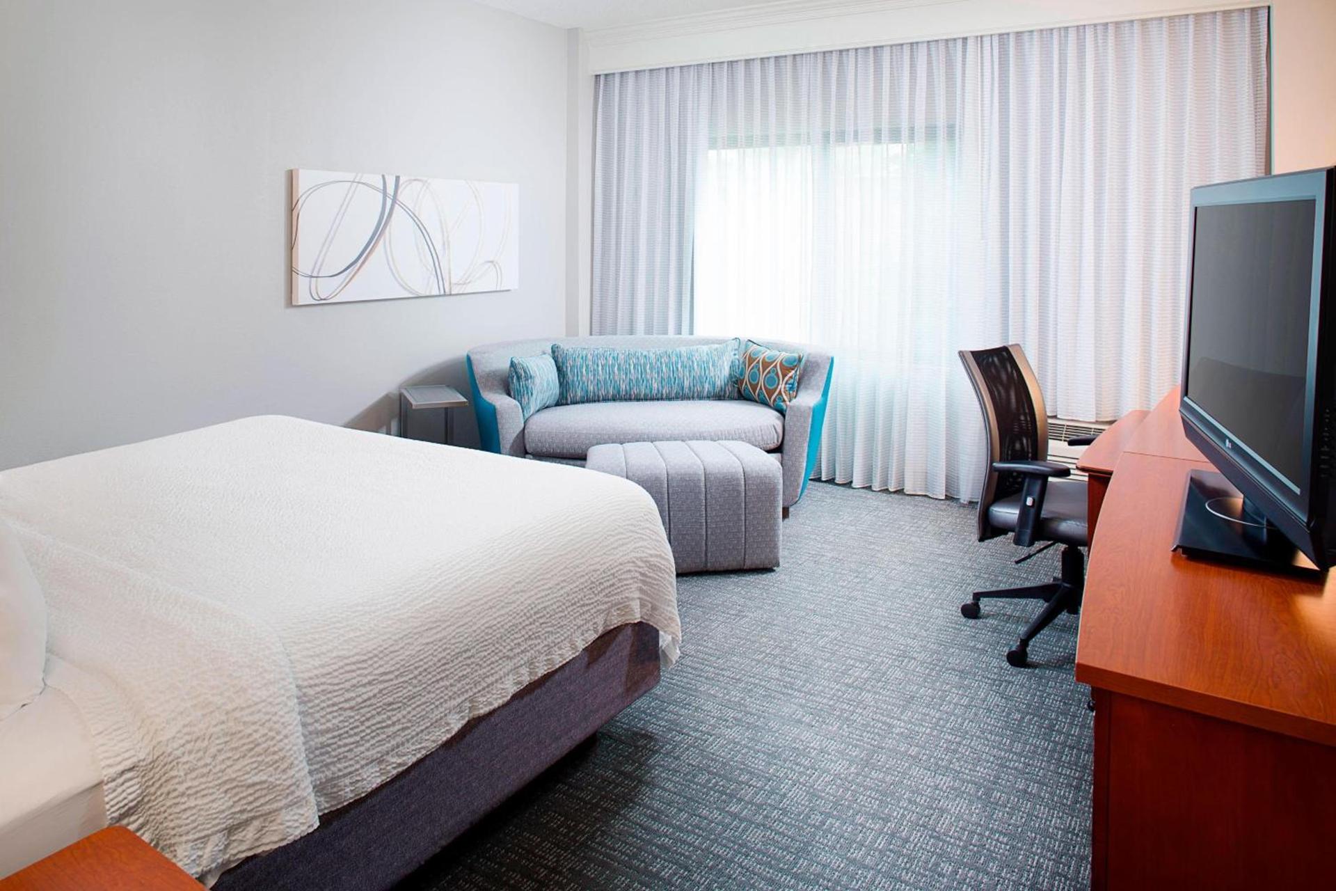 Courtyard by Marriott Roanoke Airport photo 6