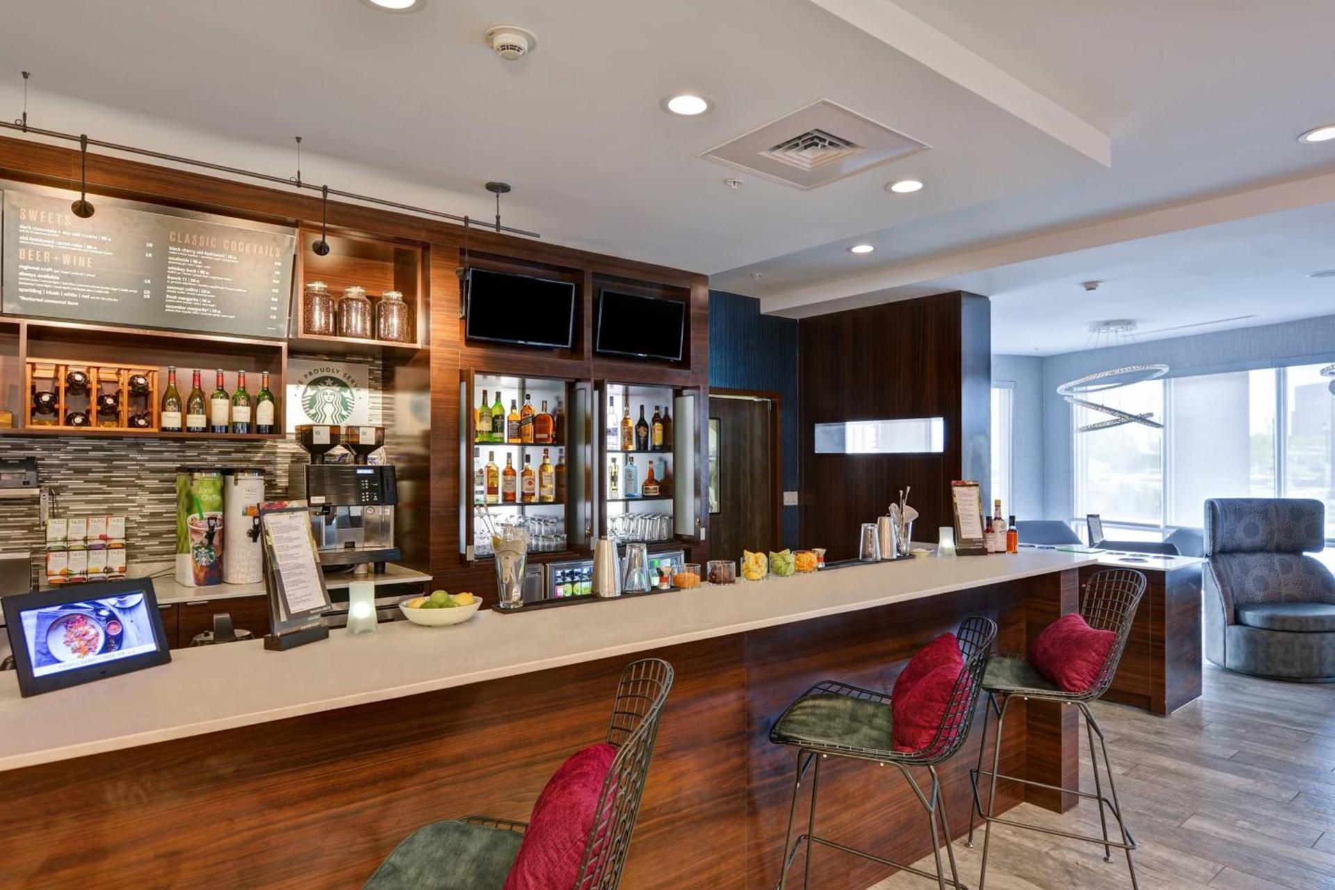 Courtyard by Marriott Long Island Islip/Courthouse Complex photo 21