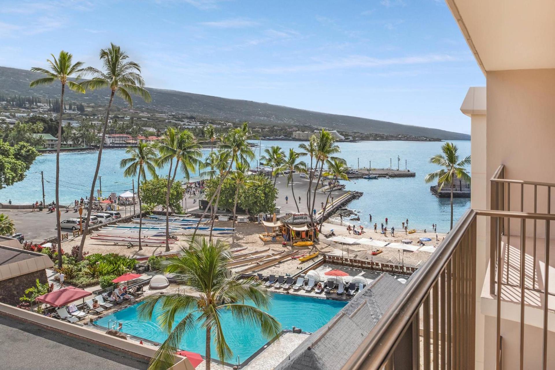 Courtyard by Marriott King Kamehameha's Kona Beach Hotel photo 11