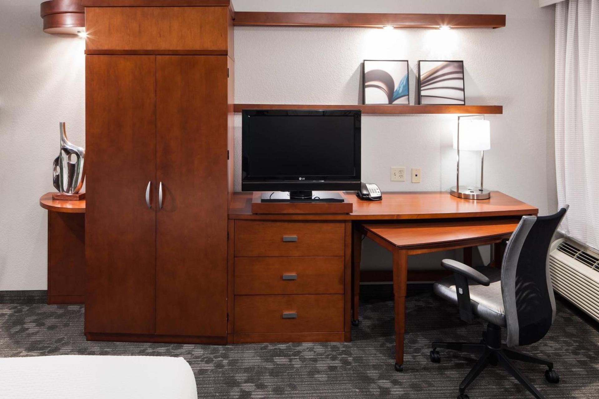 Courtyard by Marriott Miami at Dolphin Mall photo 33