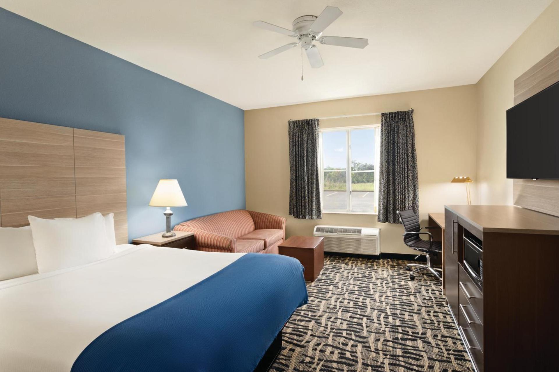 Baymont by Wyndham Ft. Leonard/Saint Robert photo 40