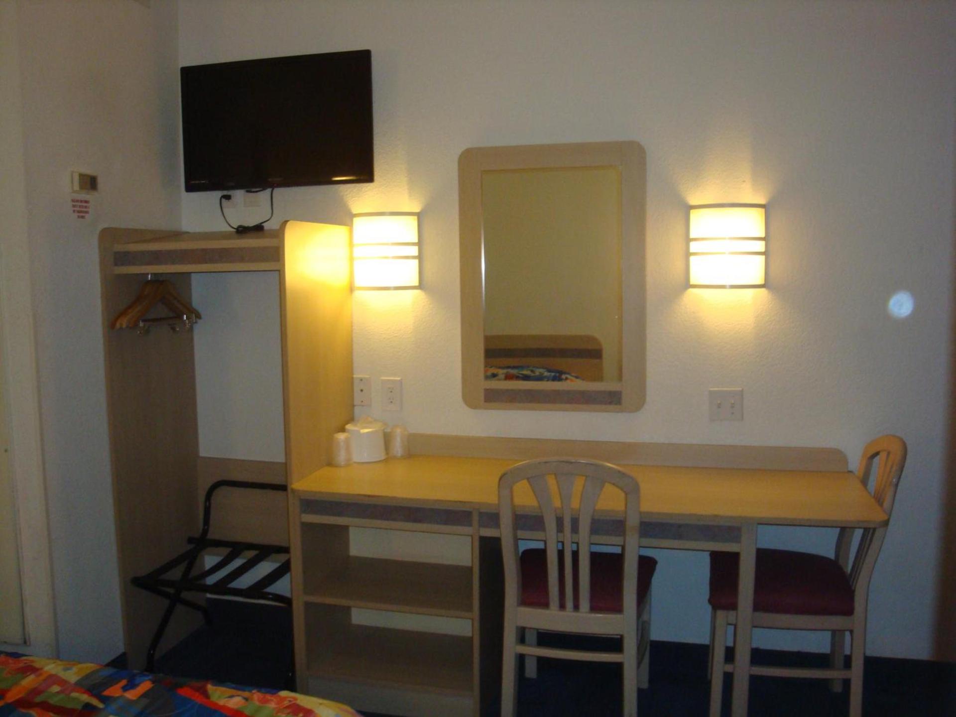 Lakeside Inn Lake Havasu City photo 37