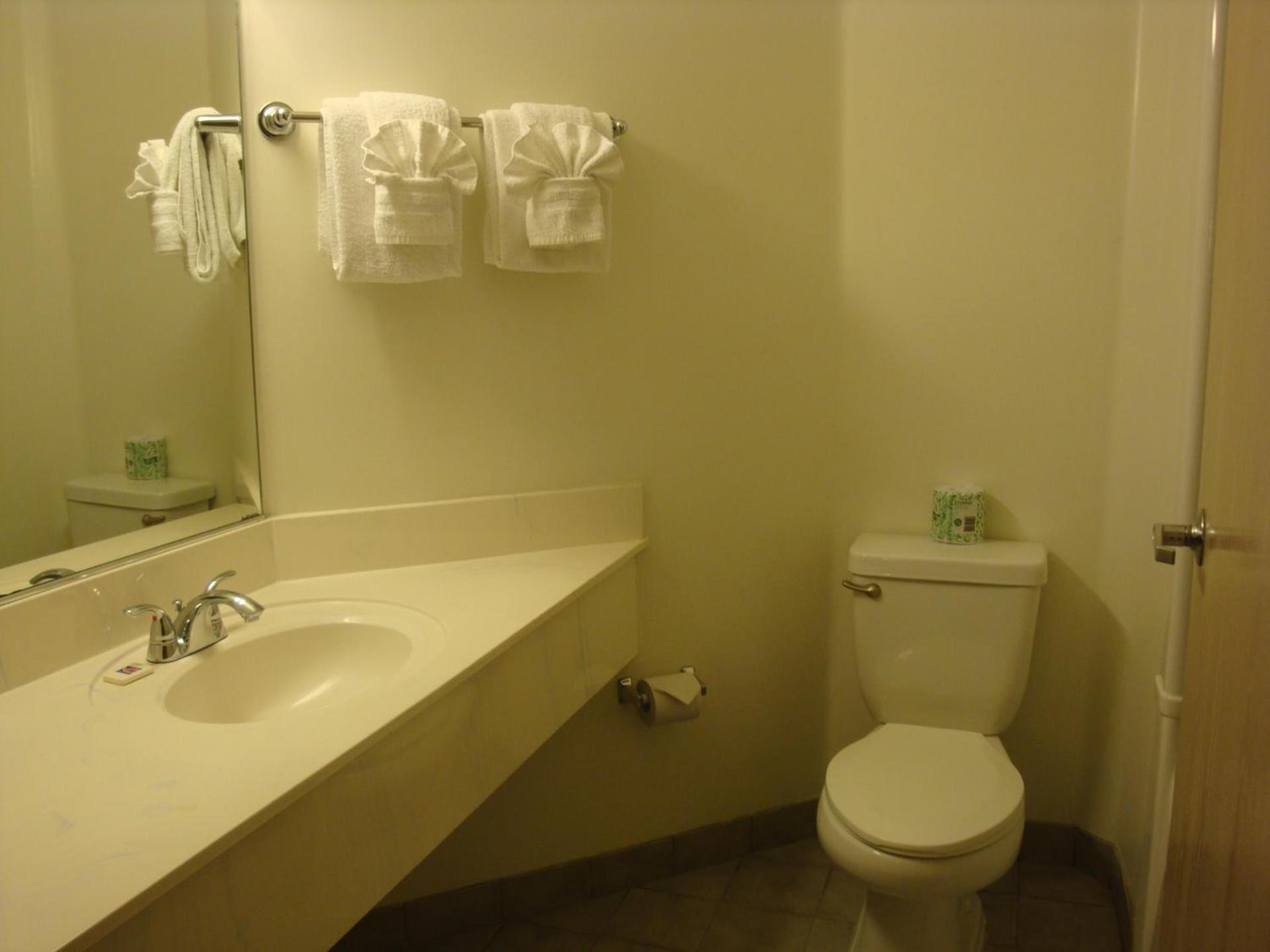 Lakeside Inn Lake Havasu City photo 40